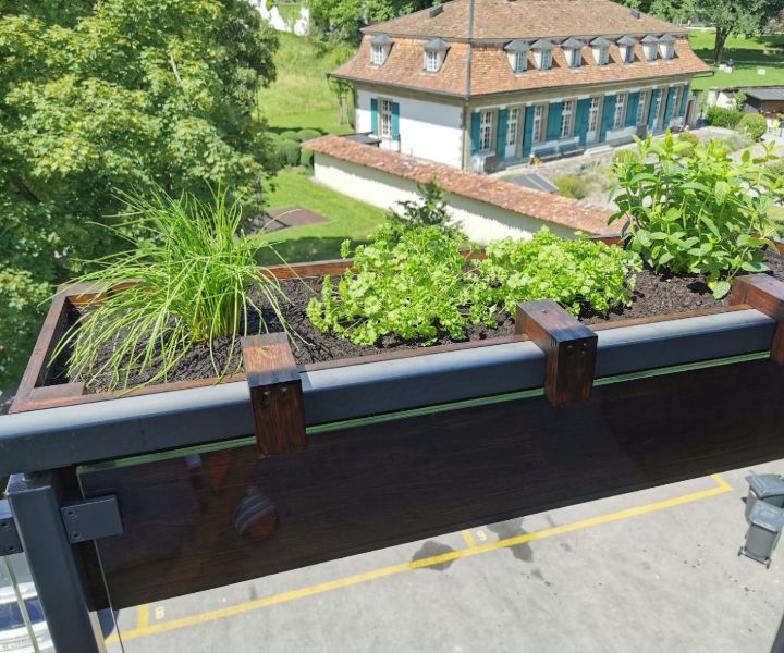 cama de jardín con balcón